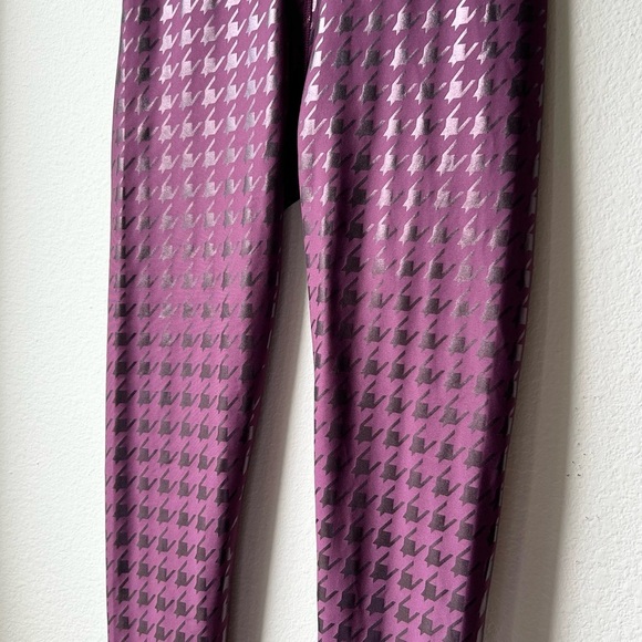 Peloton Purple Res Show Up Houndstooth Printed Legging Sizes L - Picture 7 of 15